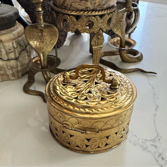 Little vintage brass embossed cricket box. Stash box - Picture 4 of 10